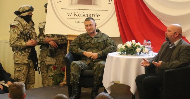 Spotkanie z Bohaterem – Ppłk. Grzegorz Kaliciak gościł w Kolbergu